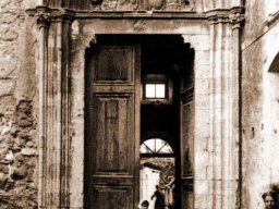 058-portale chiesa s.barbara 1489